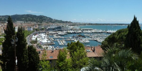 Cannes-serie-internationale-tournage-Dramacorp