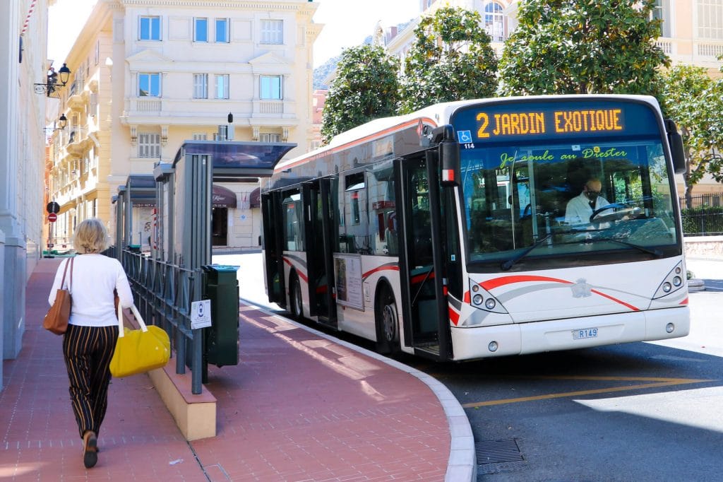 Bus Place de la Visitation masque