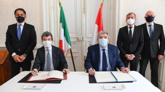 Firma accordo telelavoro Monaco Italia 