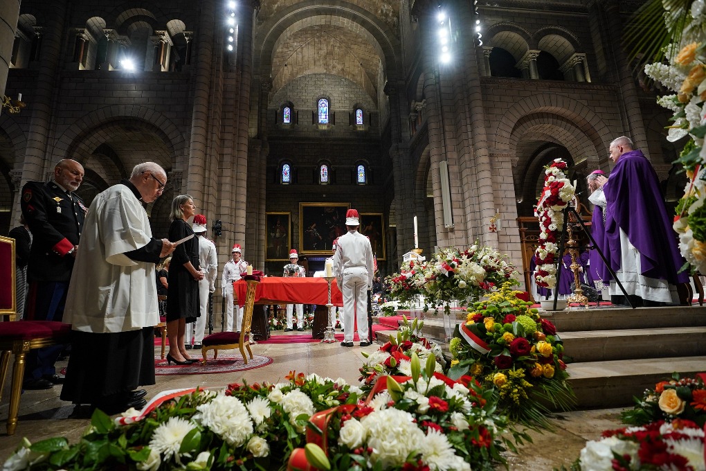 hommage-pompier-princesse-caroline