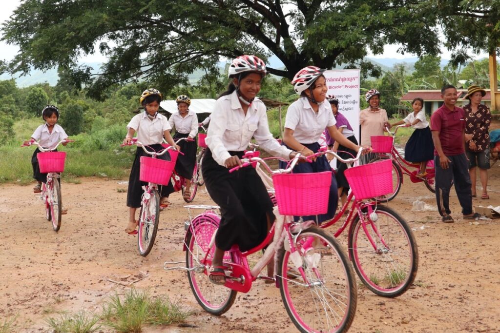 pink-bicycle-cambogia-fondazione-principessa-charlene