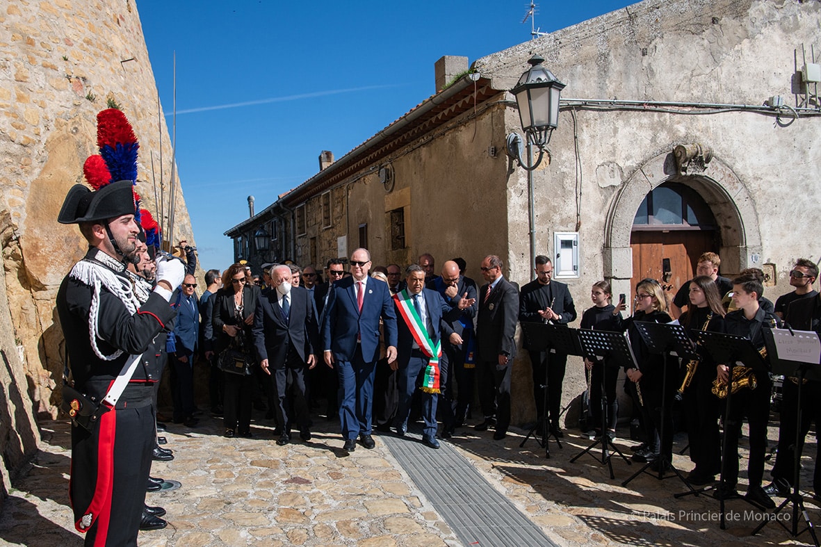 Les Italiens venus nombreux pour saluer le Prince Albert II en Italie