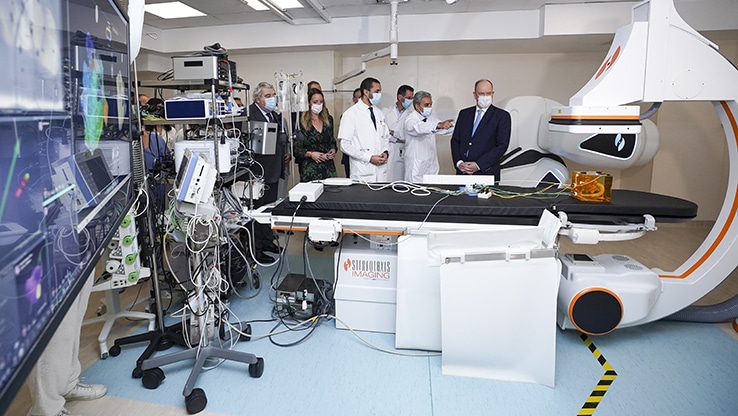 prince-albert-ii-inaugure-salle-robotisee-service-cardiologie-chpg