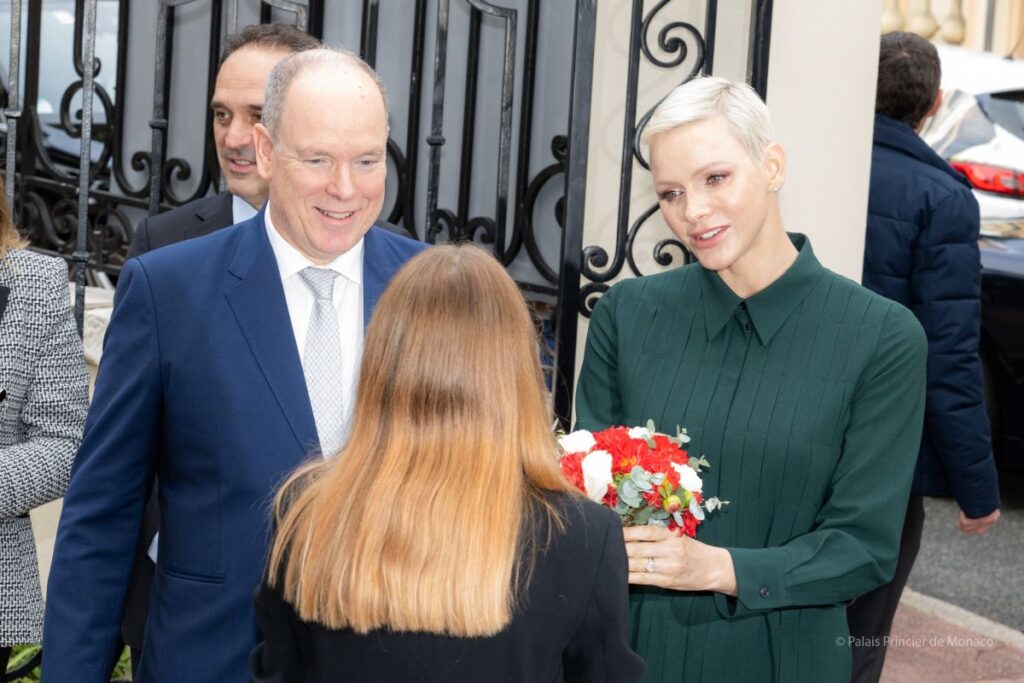 prince-albert-ii-princesse-charlene-croix-rouge-monaco