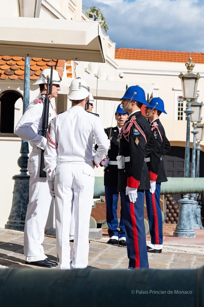 cambio-carabinieri-monaco