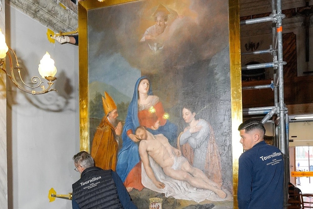 Gonfalon-Penitents-Blancs-chapelle-misericorde