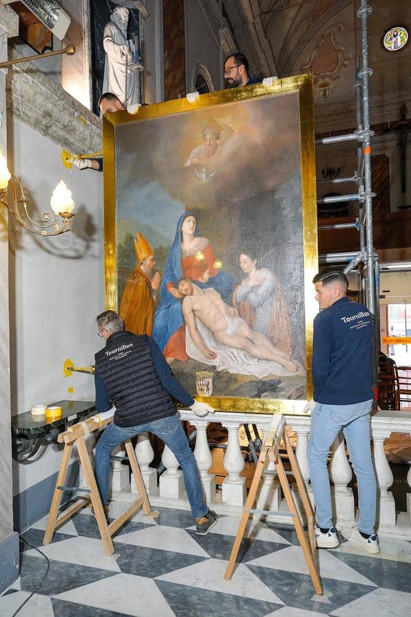 Installation-Chapelle-de-la-Misericorde-Gonfalon-des-Penitents-Blancs