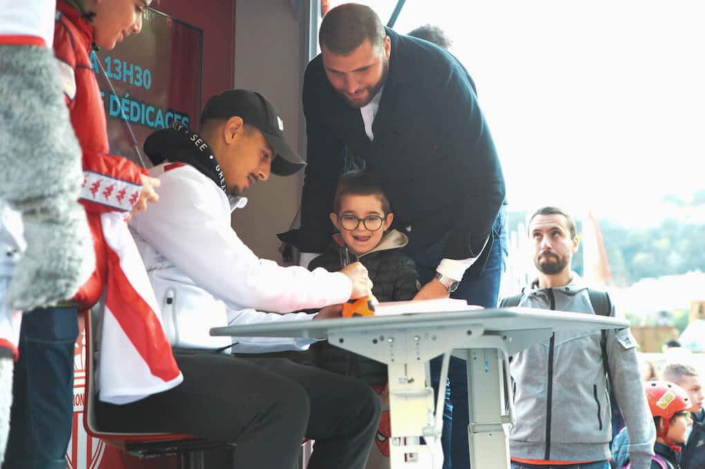 kids-tour-monaco-village-noel-dedicaces-wissam-ben-yedder