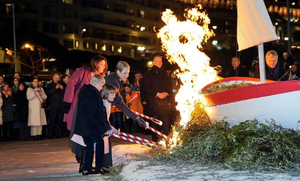 famiglia principesca gesteggia santa devota monaco