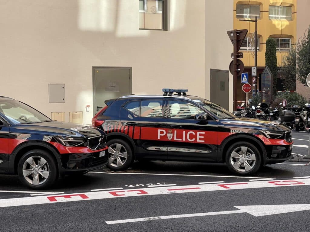 Les voitures de la police monégasque retrouvent leurs couleurs d'antan