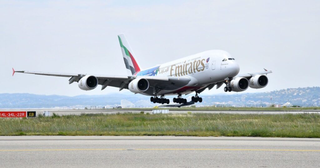 L'A380 d'Emirates est de retour à Nice (2)-compressed