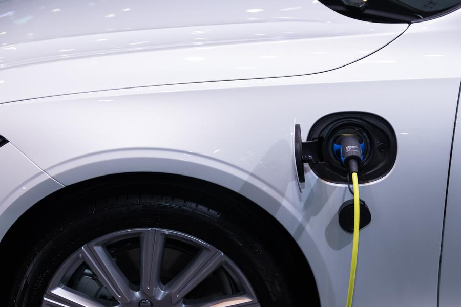 Vehicule-hybride-electrique_900x900