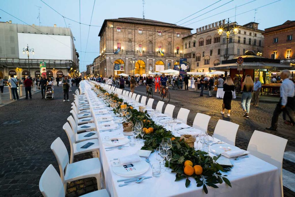 Cena dei Mille in Piazza Garibaldi