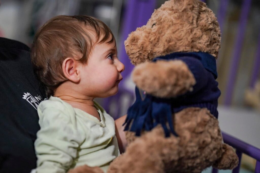 carabinier-prince-monaco-doudou-enfant-hopital