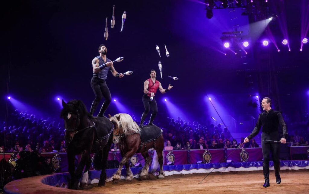 jongleurs-a-cheval-festival-du-cirque-de-monaco