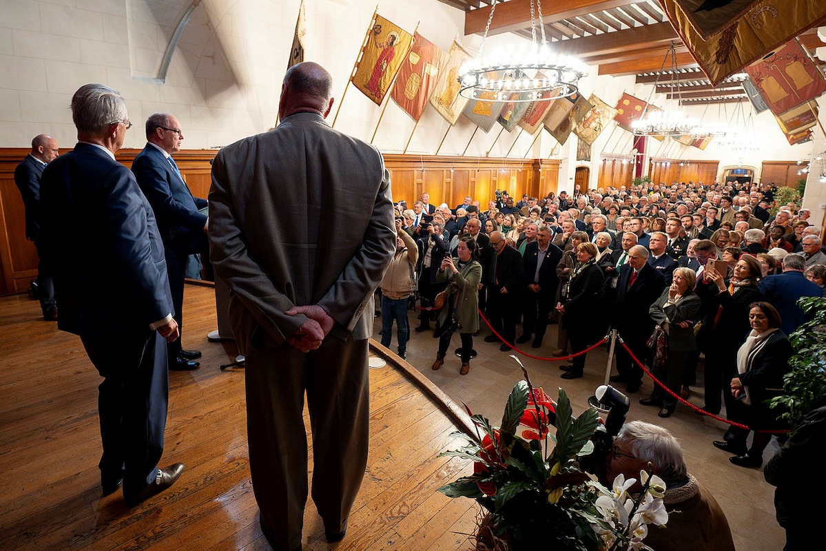 Le Prince Albert II rend un hommage poignant aux victimes de la Grande ...