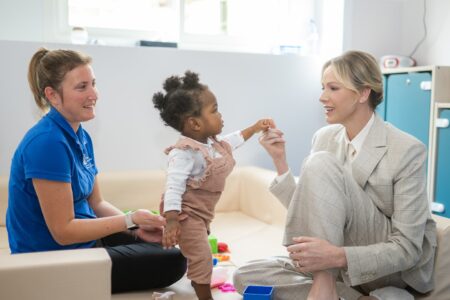 Le Prince Albert II et l'élégante Princesse Charlène rendent visite à la petite enfance de Monte-Carlo 5