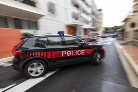 Vehicule-de-police.-C-Direction-de-la-Communication-Manuel-Vitali_900x900
