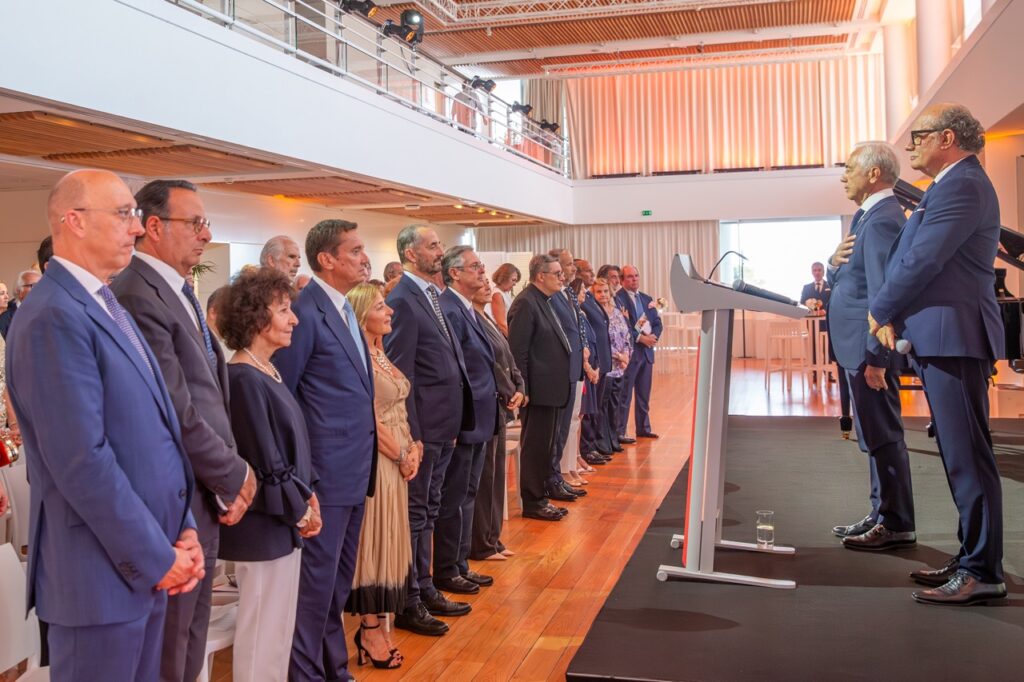 Peu avant 20h, les hymnes de l'Ordre de Malte, puis de Monaco ont résonné dans la salle.