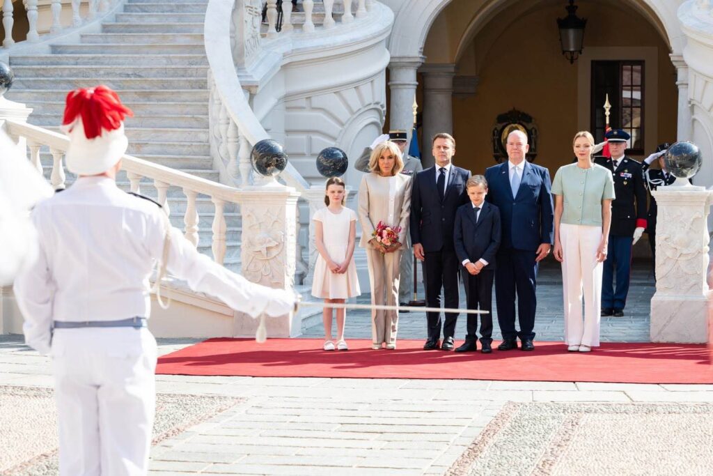 Le Prince Albert II accueille Emmanuel Macron pour une visite d’État historique