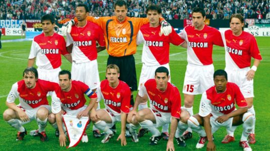 L'équipe type de l'ASM, emmené par leur capitaine Ludovic Giuly, qui a dû quitter le terrain à la 22e minute en raison d'une blessure à la cuisse © AS Monaco