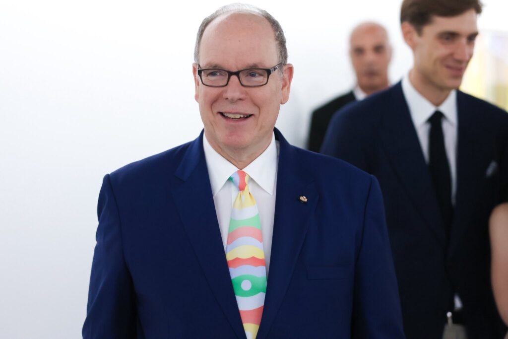 Pour l'inauguration de l'exposition, le Prince Albert II a lui aussi fait le choix de la couleur © Frédéric Nébinger - Palais Princier