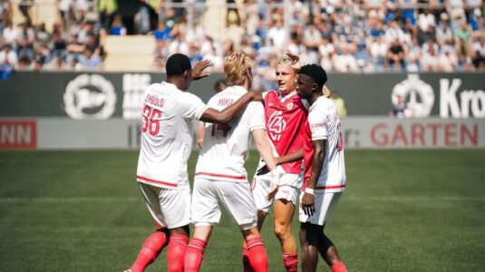 Les joueurs célèbrent l'ouverture du score de Mika Biereth © AS Monaco