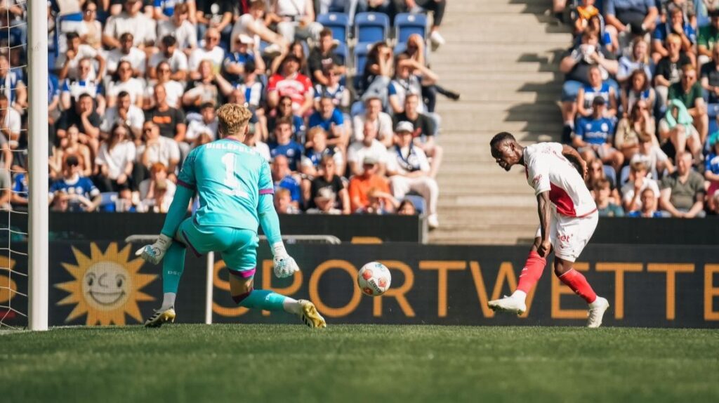 Folarin Balogun, face aux buts de Jonas Kerksen © AS Monaco