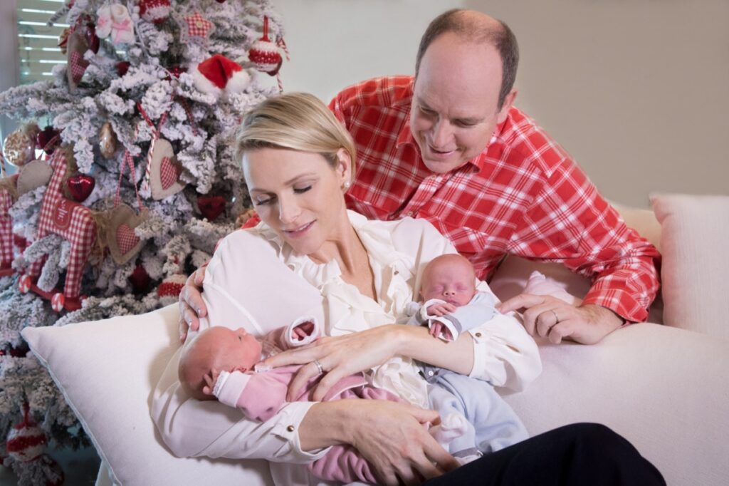 Photo session with Prince Albert II, Princess Charlene and their children at Monaco's CHPG on 20 December 2014 © Frédéric Nebinger - Monaco Palace archives - IAM