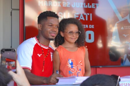 ansu-fati-as-monaco-seance-dedicaces-village-as-monaco