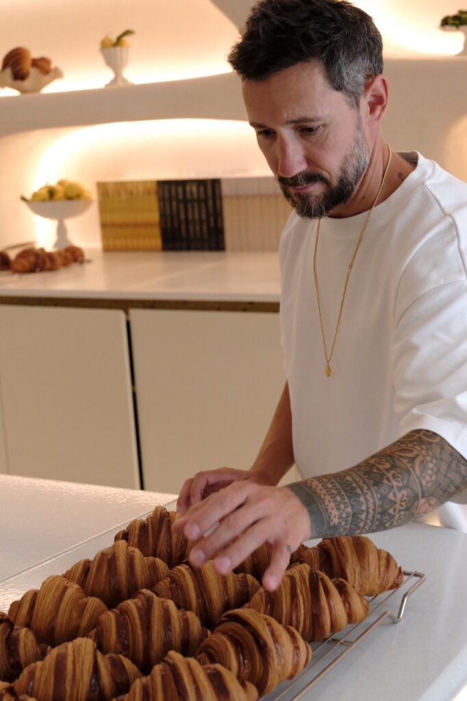 Le chef pâtissier a également bâti sa réputation sur ses iconiques croissants croustillants © Monaco Tribune - Benjamin Godart