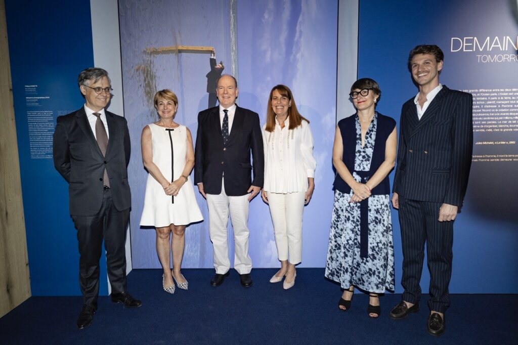 From left to right: Lionel Beffre, Isabelle Berro-Amadeï, Prince Albert II, Françoise Gamerdinger, Élodie Antoine and Thomas Guillaume © Communication department -Manuel Vitali