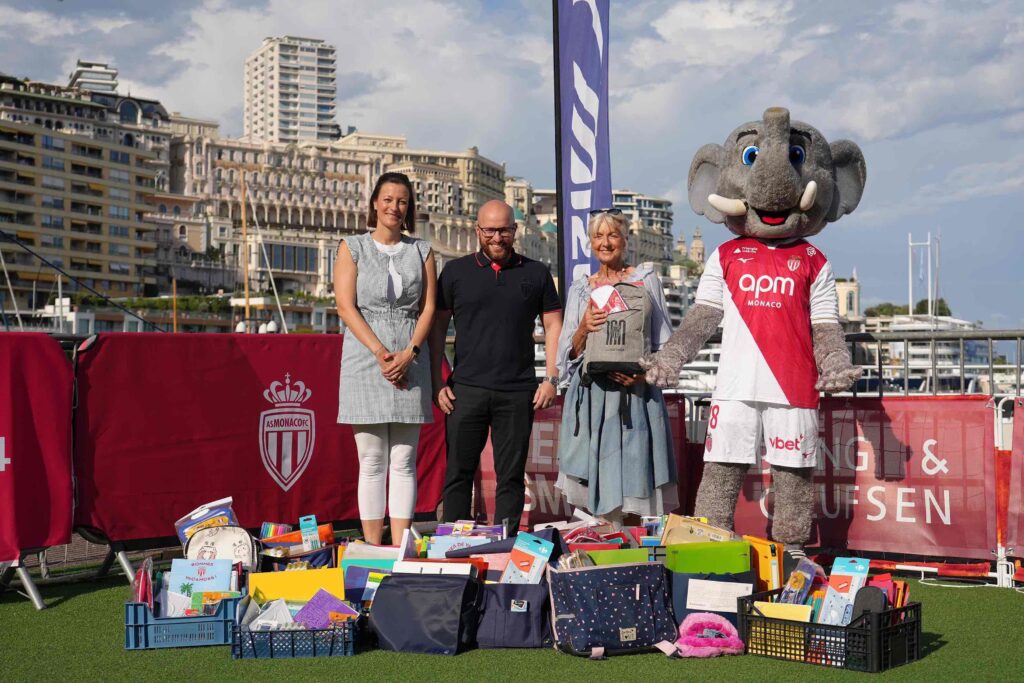 as monaco remise de fournitures scoalires