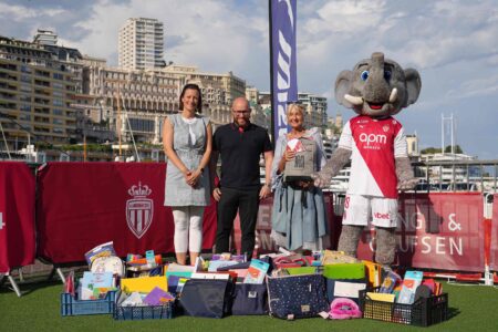 as monaco remise de fournitures scoalires
