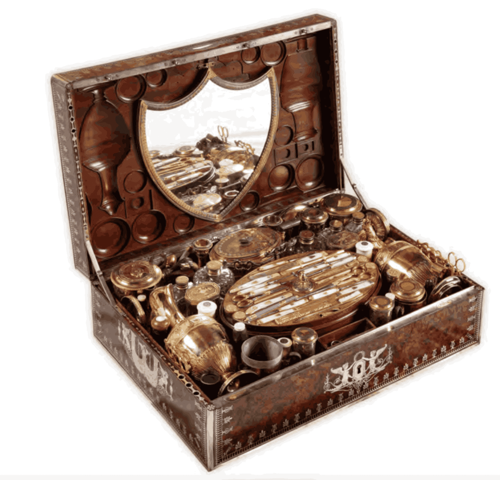 Travelling case gifted by Napoleon I to Stéphanie de Beauharnais on her marriage to the Prince of Baden<br>Martin Guillaume Biennais.<br>Gilt silver, gilt bronze, copper, porcelain, cut crystal, tortoiseshell, ivory, mahogany<br>18.5 x 57 x 40<br>Coll. Prince's Palace