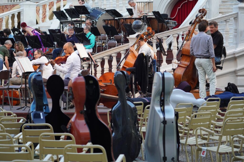 Les musiciens sont venus accompagnés de leurs proches qui ont assisté à la répétition générale © Benjamin Godart - Monaco Tribune