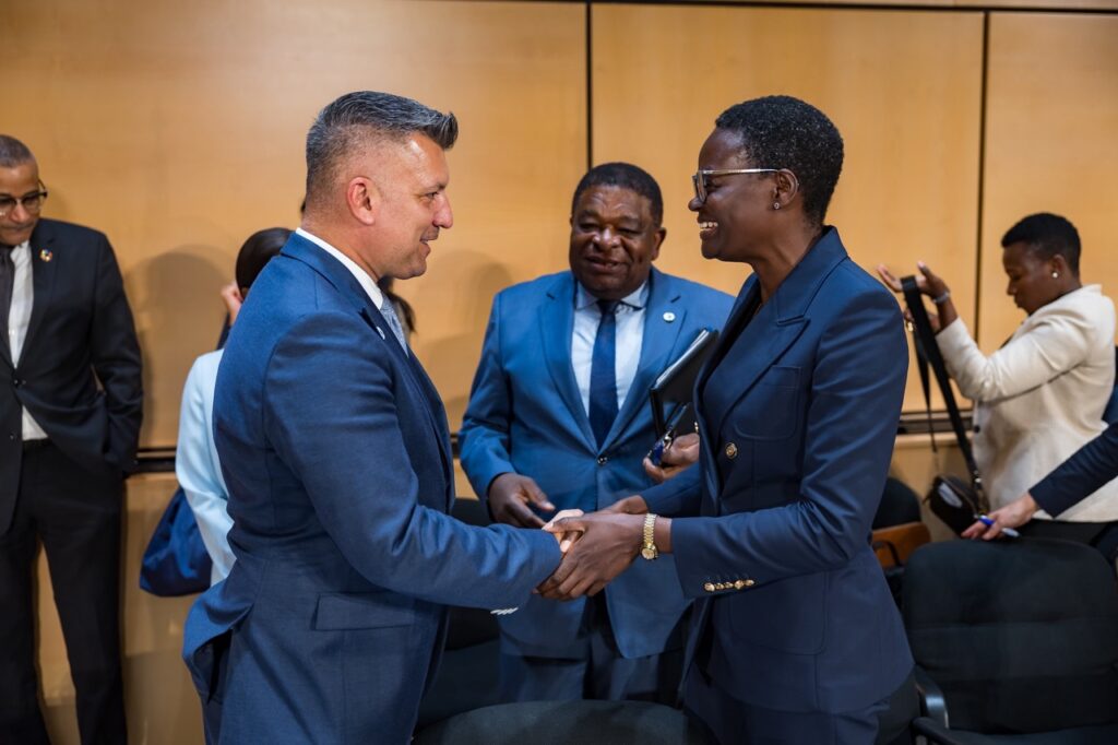 Thomas Brezzo et la Présidente de l'Union interparlementaire, République Uni de
Tanzanie, Tulia Ackson © DR