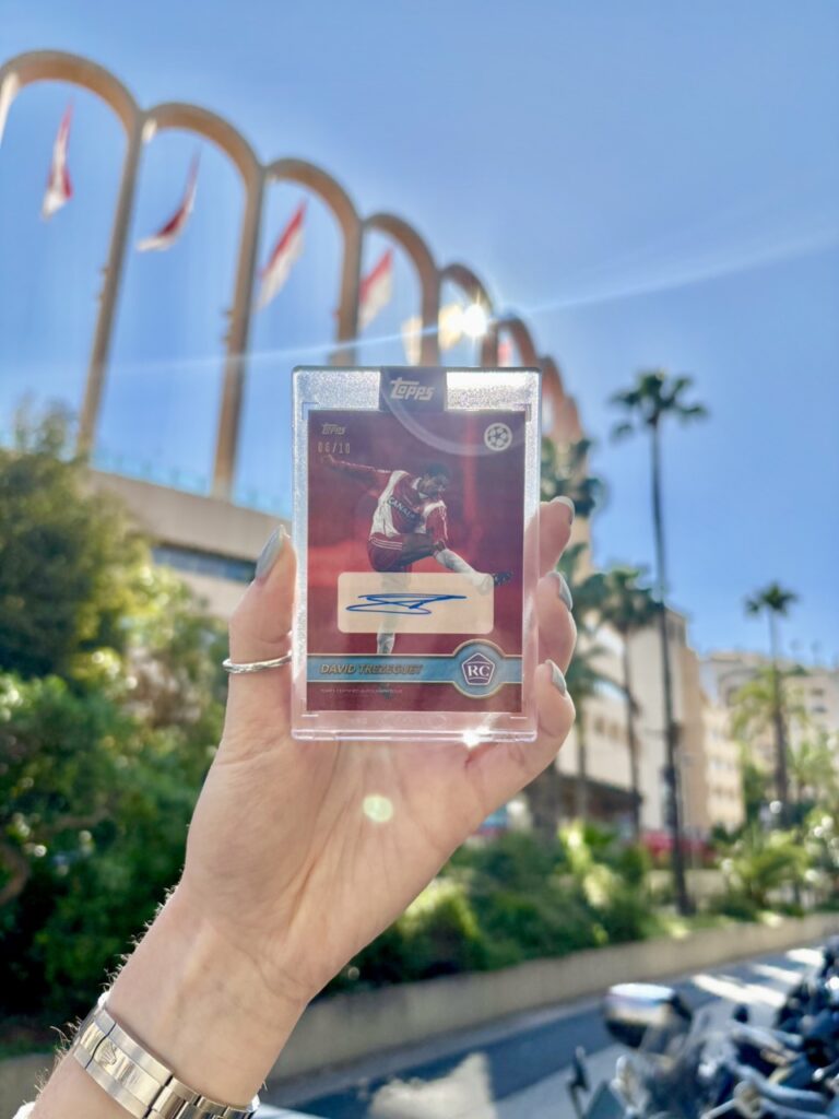 Une carte signée de la main de Trezeguet, double champion de France avec l'AS Monaco © Monaco Card Show