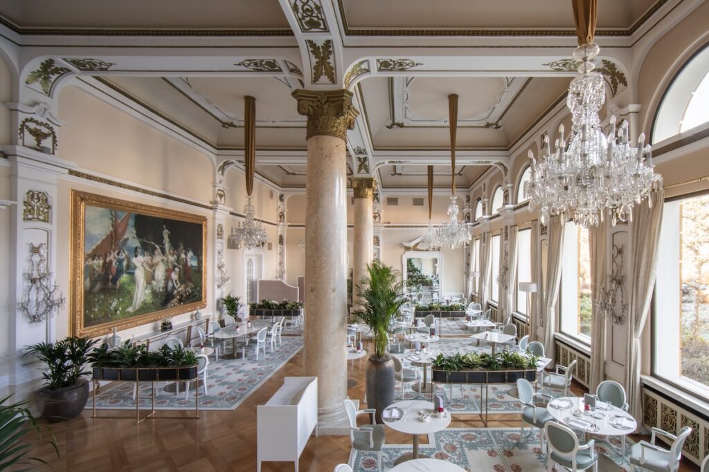 Исторический ресторан Palace Merano © Moggi