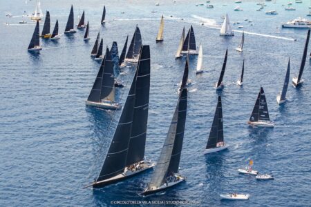La vingtième édition de la Palermo-Montecarlo a été lancée ce mardi 19 août © Circolo Della Vela Sicilia l Studio Borlenghi
