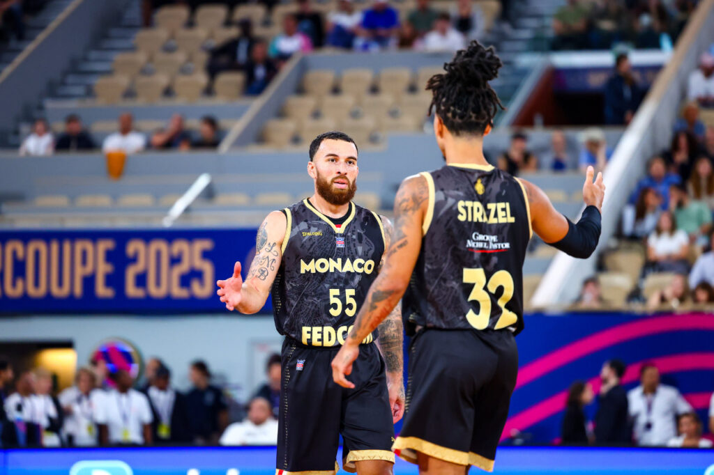 Mike James and Matthew Strazel during the semi-final match against Boulazac at Roland Garros © AS Monaco Basket