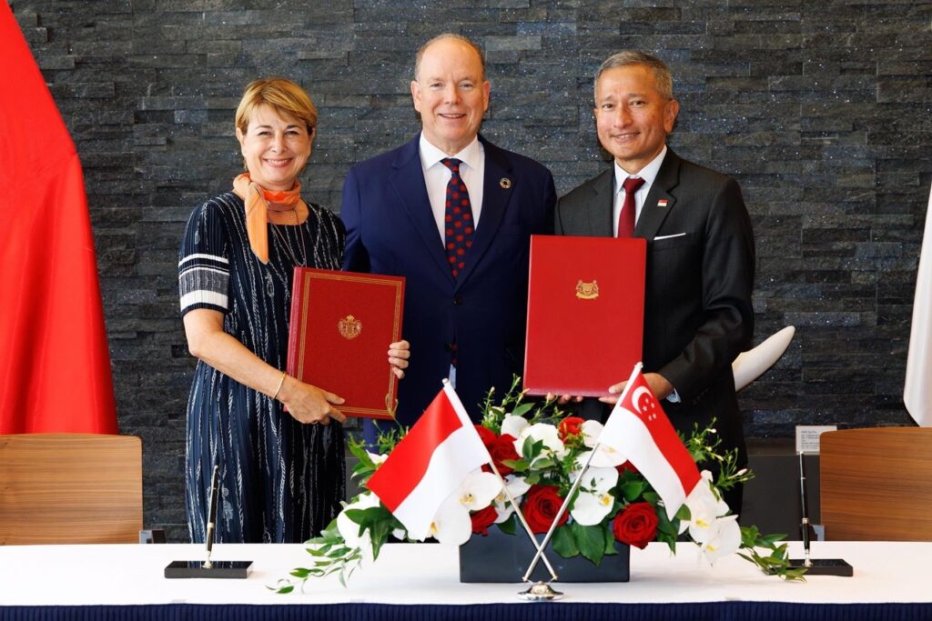 Isabelle Berro-Amadeï and her Singaporean counterpart Vivian Balakrishnan with Prince Albert II © All rights reserved 