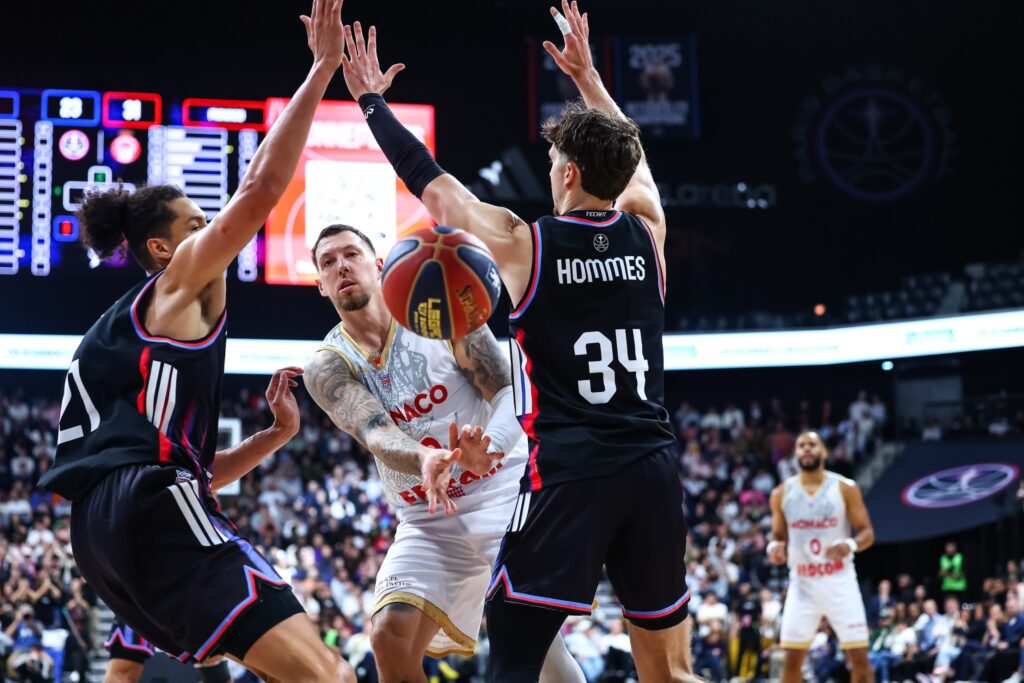 Le 12 octobre, la Roca Team a battu Paris à domicile dans l'Adidas Arena © AS monaco Basket