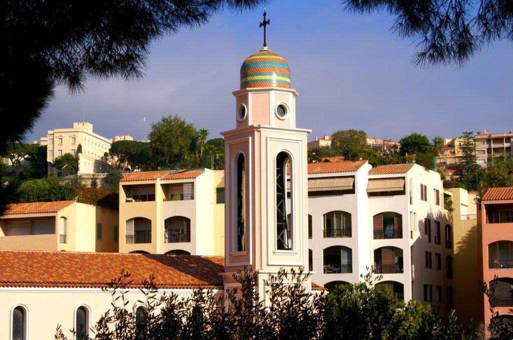Le clocher de l'église Saint-Nicolas de Fontvieille © Christian Joly
