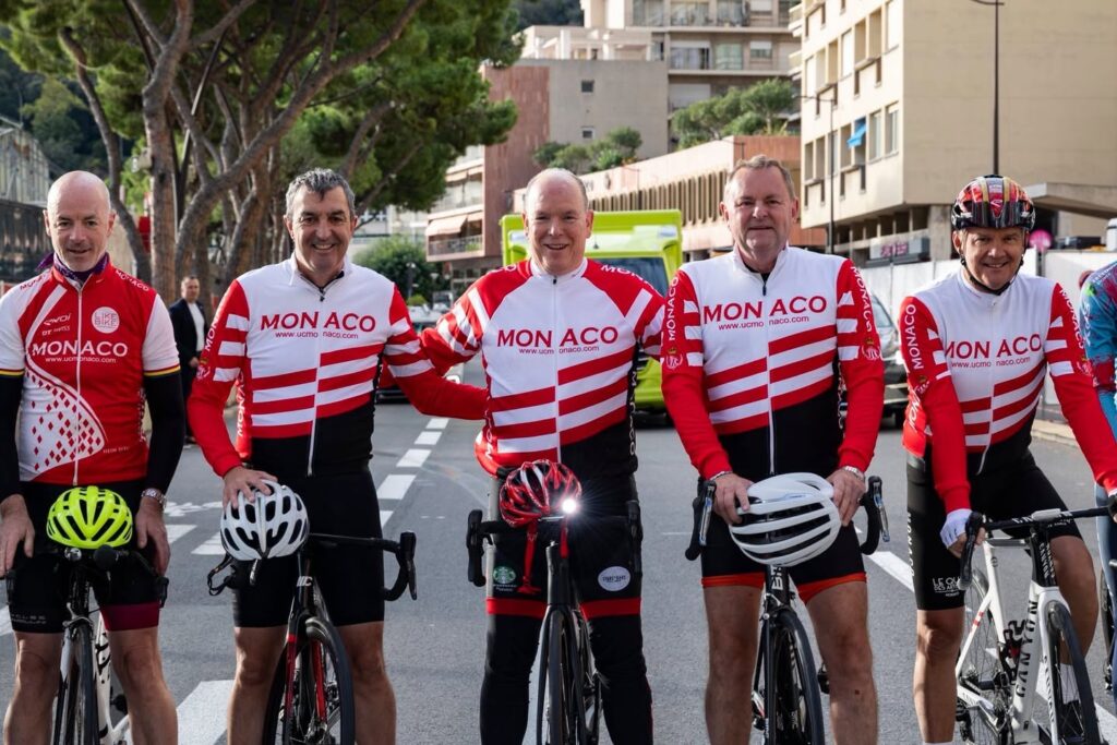 prince albert II à vélo dans Monaco - La Vuelta
