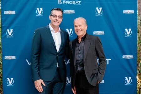 À gauche Fabien Deplanche (Probat) et à droite Pascal Volpi (Volpi Bâtiment) © Probat