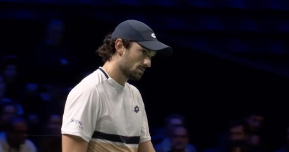 After a physically intense match, Vacherot defeats his cousin at Paris-Bercy © Screenshot – Tennis TV