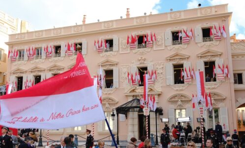 drapeau-fete-nationale-place-palais - Grande