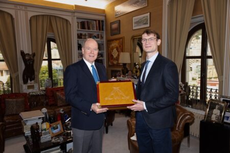 Nicolas Grinda presented Prince Albert II with a gift in honour of his twenty-year reign © All rights reserved