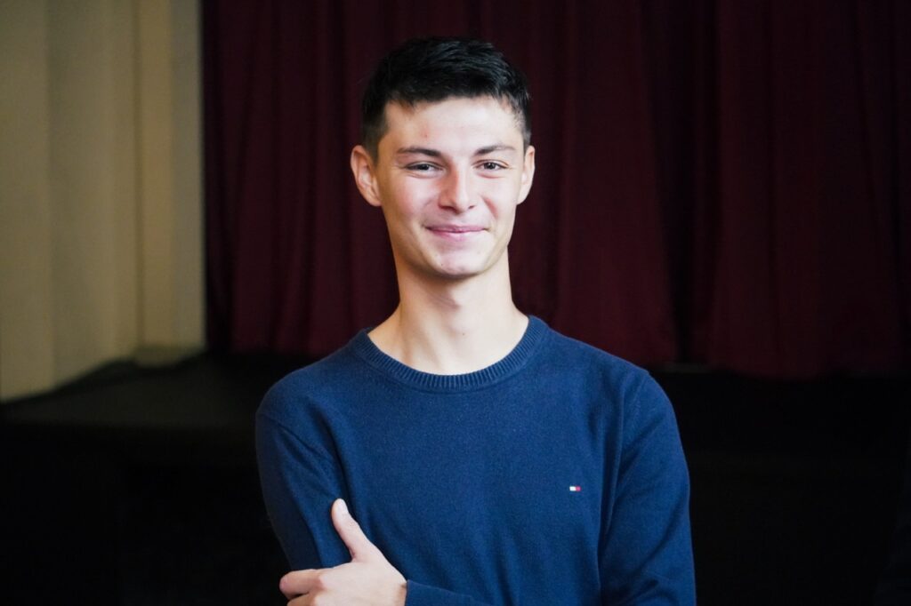 Nathan Messiano a lancé à Beaulieu-sur-Mer son projet de la Mini Transat à l'occasion d'une prochaine vente aux enchères © Benjamin Godart - Monaco Tribune